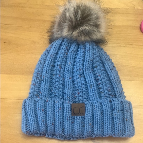 C.C. Exclusives Confetti Women's Blue Knit Winter Hat Faux Fur Pom Pon EUC - Picture 1 of 9